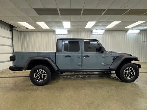 Used 2024 Jeep Gladiator Rubicon w/ Convenience Group image 5