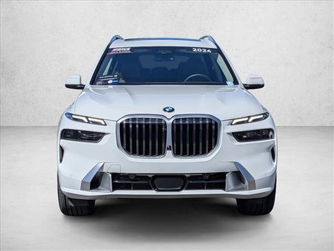 Used 2024 BMW X7 xDrive40i AWD/4WD image 2