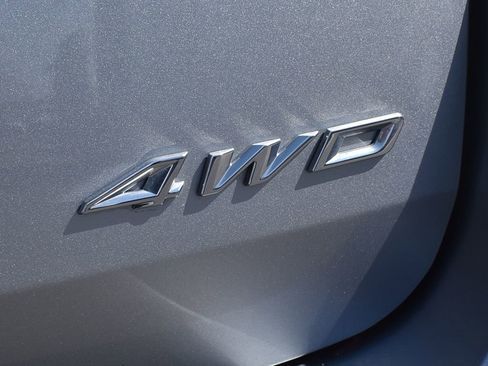 Used 2022 Ford Explorer XLT w/ Equipment Group 202A image 7