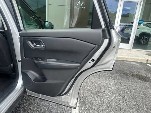 Used 2025 Nissan Rogue SV FWD image 6