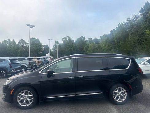 Used 2020 Chrysler Pacifica Touring-L Plus w/ Tire & Wheel Group FWD image 3