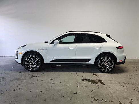 Used 2026 Porsche Macan AWD/4WD image 2