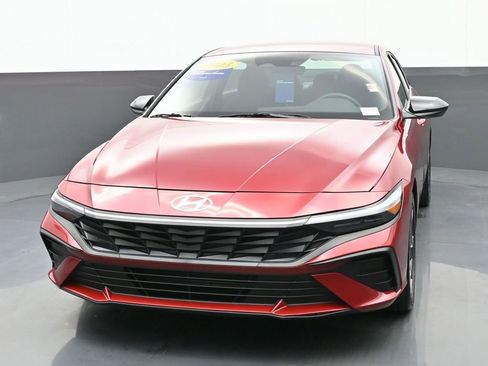 Certified 2025 Hyundai Elantra Sport image 8