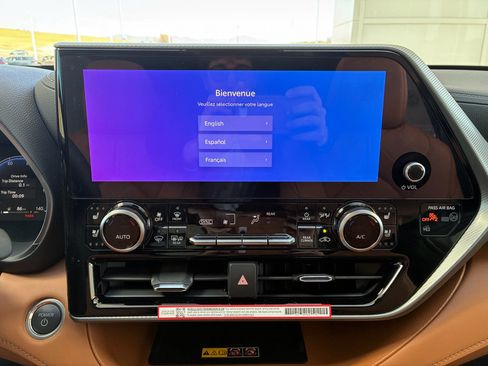 New 2026 Toyota Highlander Platinum image 19