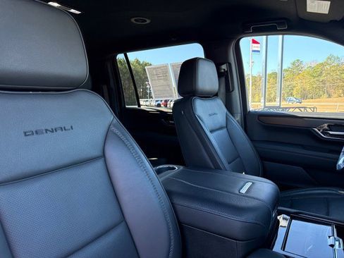 Used 2025 GMC Yukon XL Denali image 11