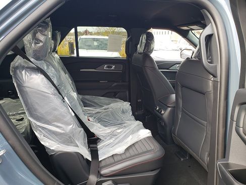 New 2026 Ford Explorer ST-Line w/ ST-Line Street Pack image 18