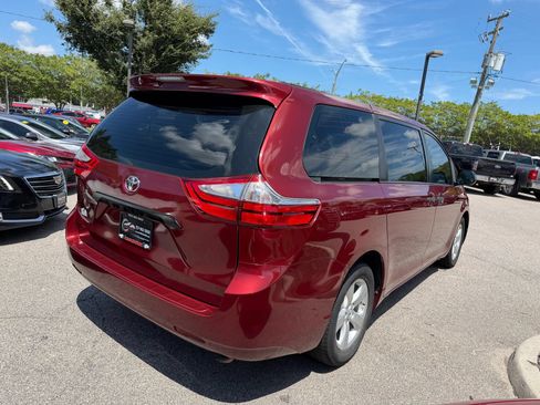 Used 2015 Toyota Sienna L FWD image 5
