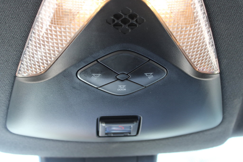 Used 2020 Toyota C-HR XLE FWD image 17