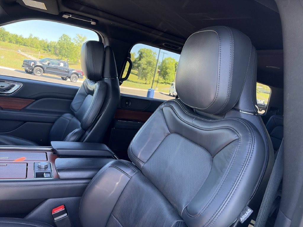 Used 2024 Lincoln Navigator Reserve AWD/4WD image 11