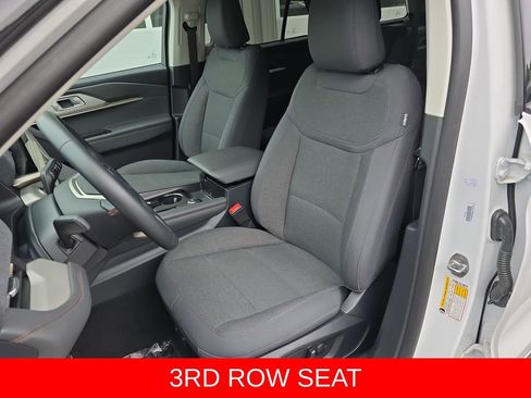 Used 2025 Ford Explorer Active RWD image 17
