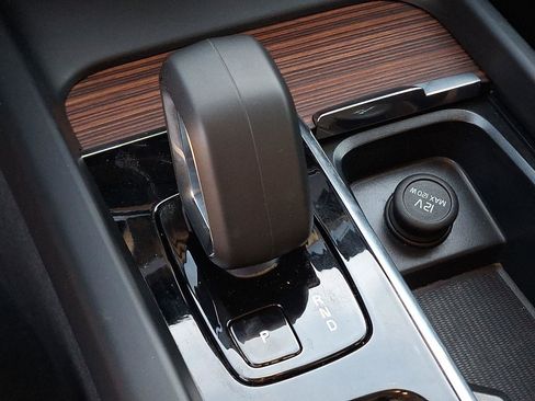 Used 2025 Volvo V60 B5 Cross Country Plus image 15