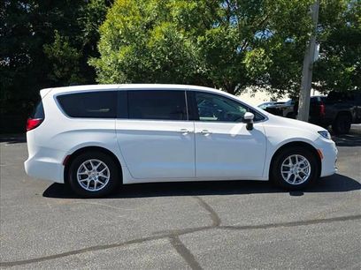 Used 2023 Chrysler Pacifica Touring-L