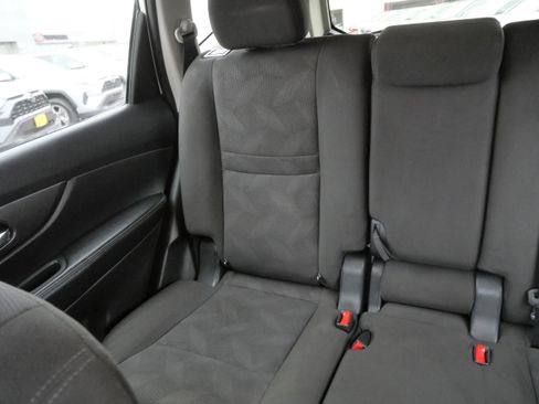 Used 2016 Nissan Rogue SV image 12