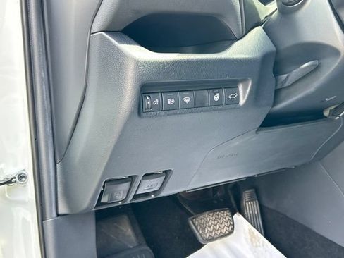 Used 2019 Toyota RAV4 XLE w/ Convenience Package AWD/4WD image 16