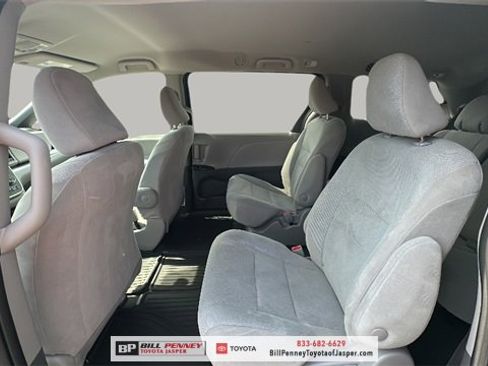 Used 2020 Toyota Sienna L image 12