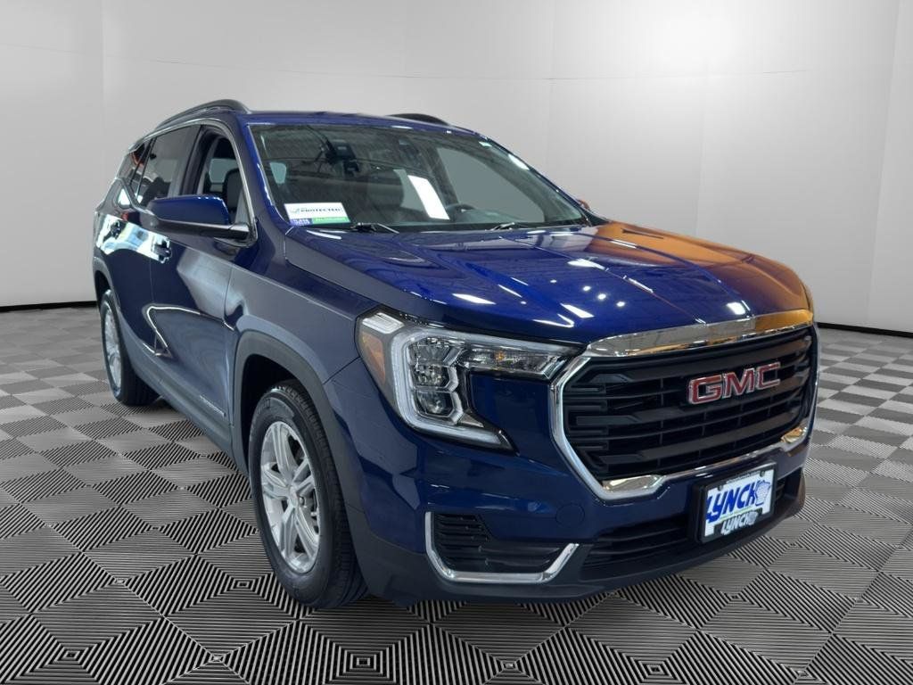 Used 2023 GMC Terrain SLE w/ Driver Convenience Package FWD image 7