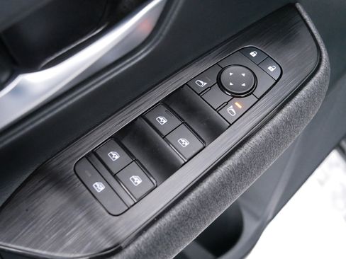 Certified 2025 Nissan Kicks SV w/ Illumination Package image 19