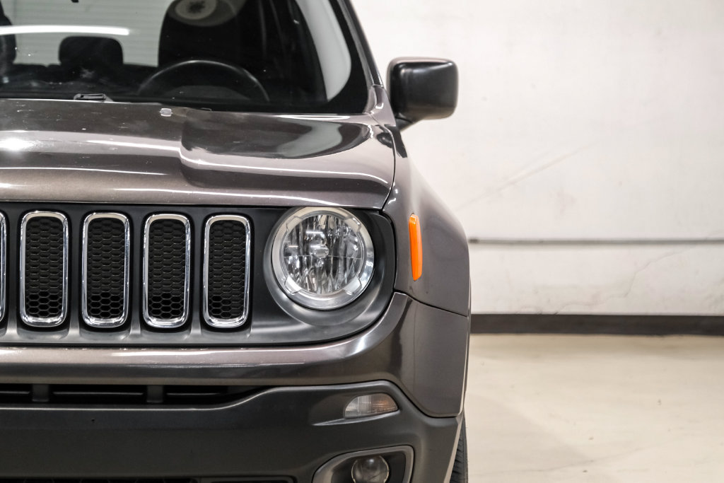 Used 2017 Jeep Renegade Latitude w/ Cold Weather Group AWD/4WD image 45