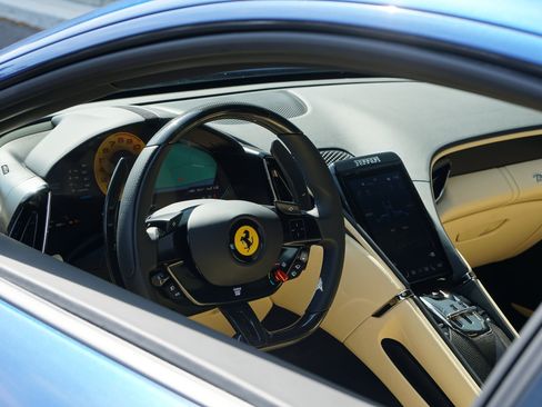 Used 2022 Ferrari Roma RWD image 37