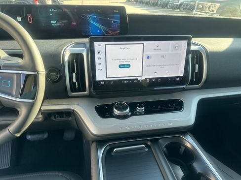 New 2025 Ford Expedition Active image 17