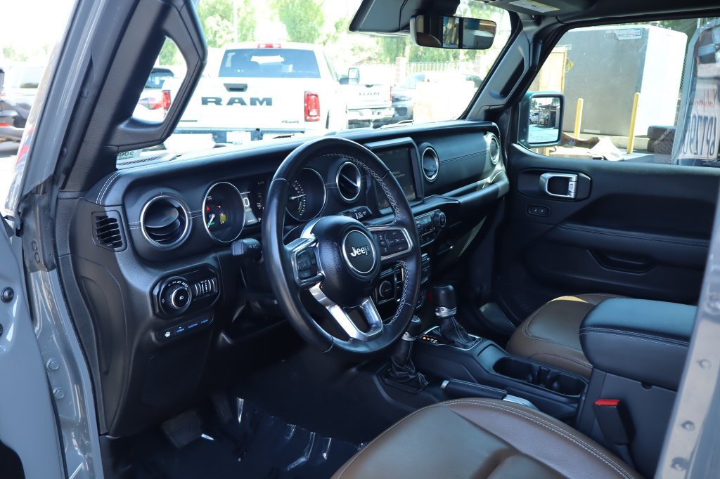 Used 2022 Jeep Wrangler Unlimited Sahara w/ Cold Weather Group AWD/4WD image 18