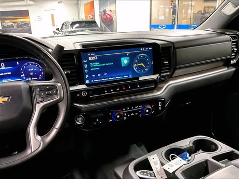 Used 2025 Chevrolet Silverado 1500 LT image 18
