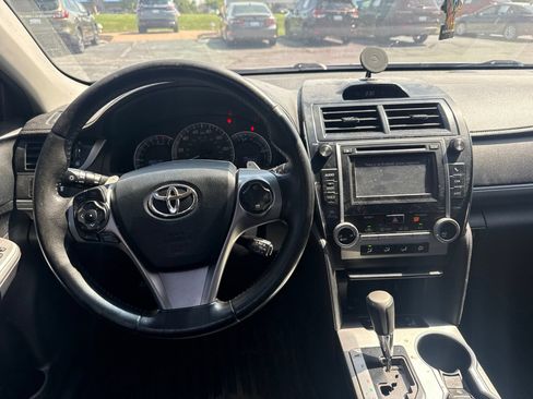 Used 2012 Toyota Camry SE w/ Leather Pkg FWD image 16