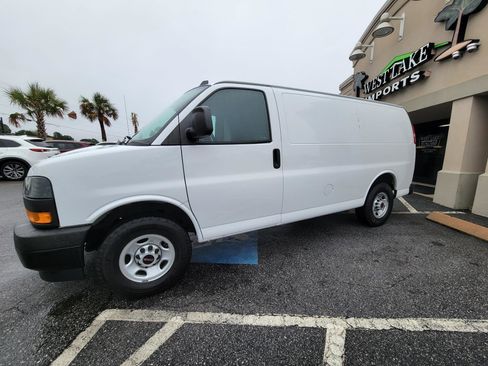 Used 2022 GMC Savana 2500 RWD image 8