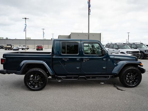 Used 2025 Jeep Gladiator Mojave AWD/4WD image 11