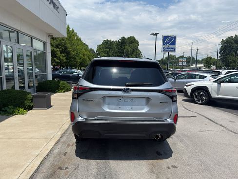 Used 2025 Subaru Forester Touring AWD/4WD image 4