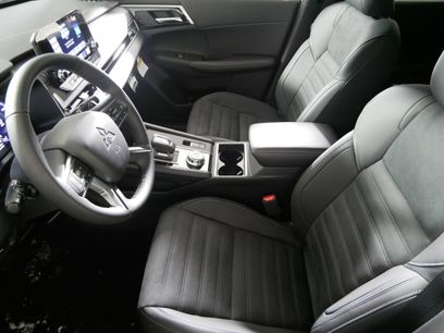 New 2025 Mitsubishi Outlander SE