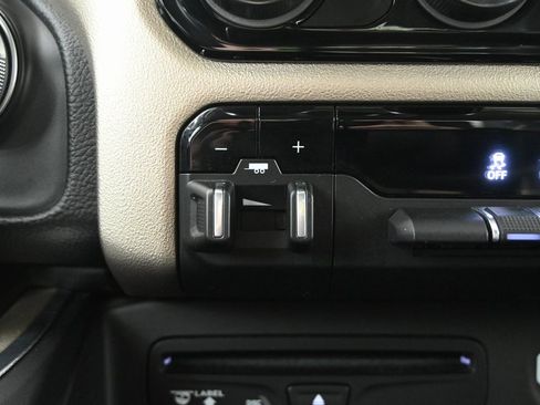 Used 2019 RAM 1500 Laramie image 33