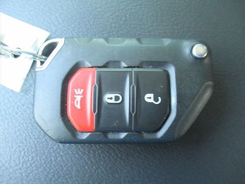 Used 2023 Jeep Gladiator Overland w/ LED Lighting Group AWD/4WD image 30