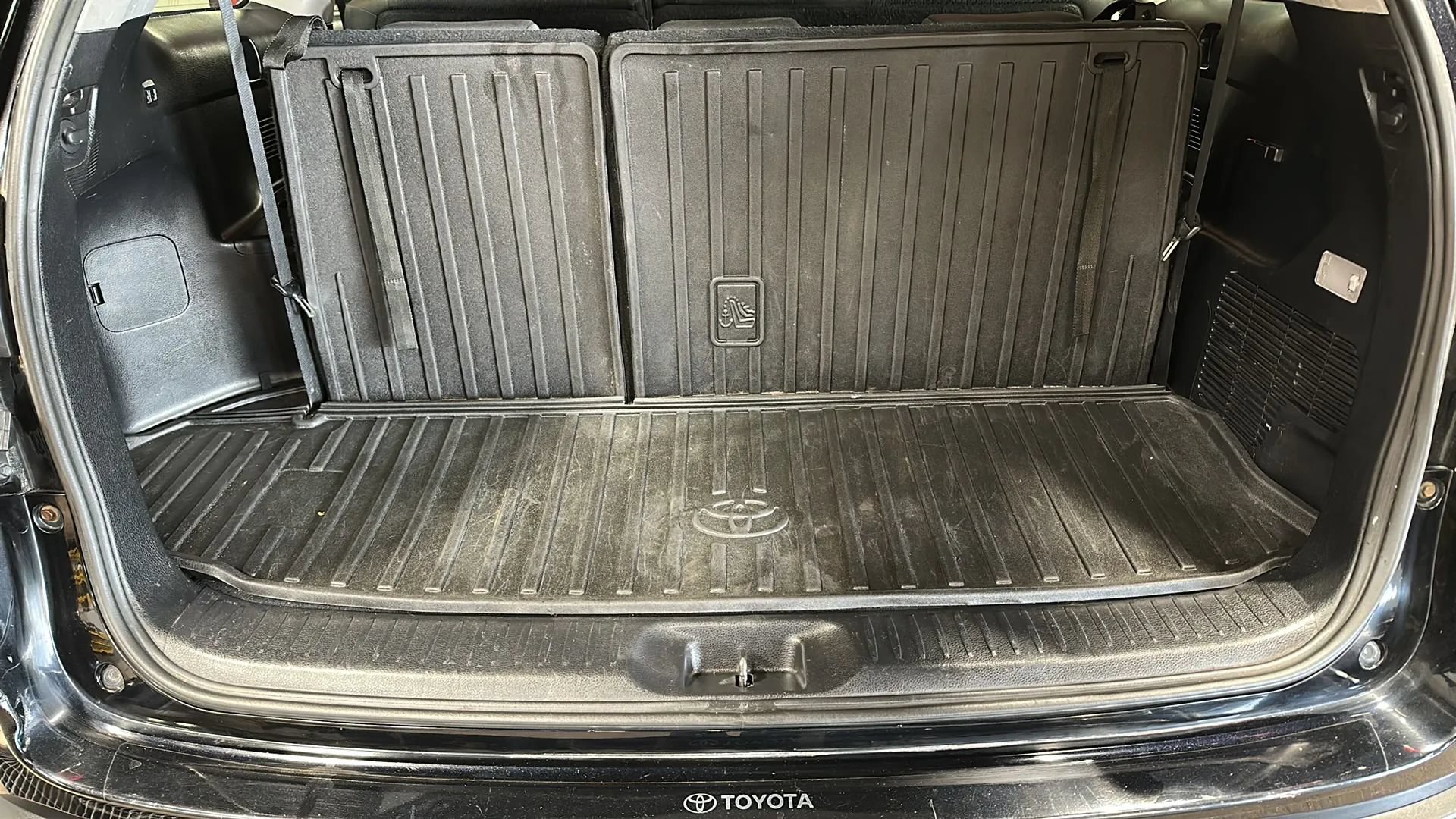 Used 2019 Toyota Highlander LE AWD/4WD image 14