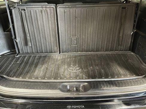 Used 2019 Toyota Highlander LE AWD/4WD image 14