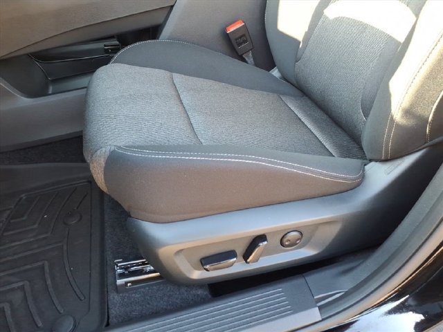 Used 2025 Nissan Rogue SV FWD image 14
