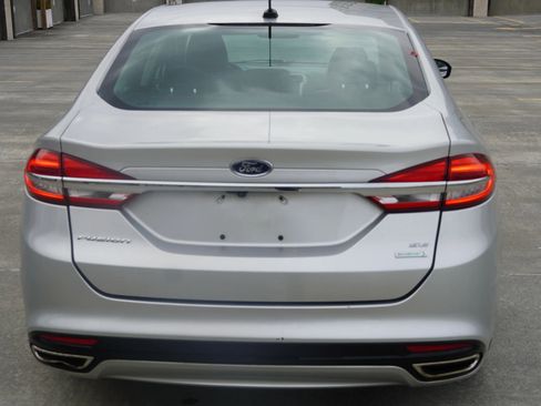Used 2017 Ford Fusion SE image 30