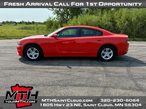 Used 2020 Dodge Charger SXT w/ Leather Interior Group RWD image 6