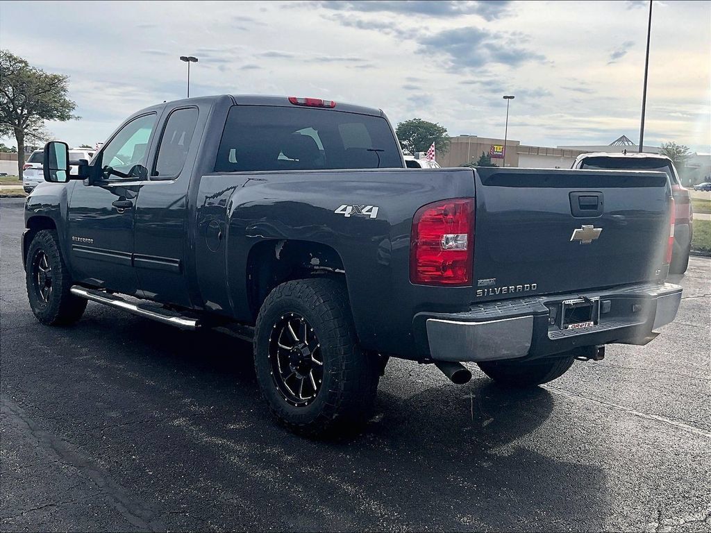 Used 2010 Chevrolet Silverado 1500 LT AWD/4WD image 3