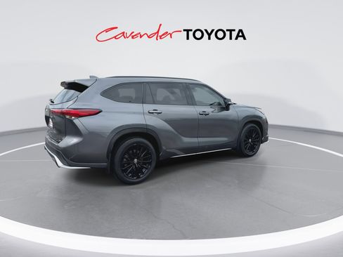 Used 2023 Toyota Highlander XSE image 8