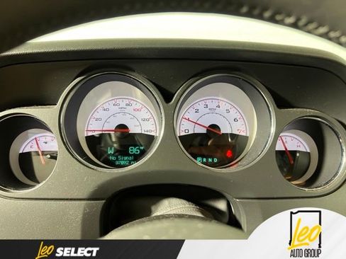 Used 2014 Dodge Challenger SXT RWD image 19