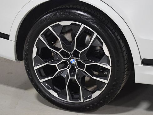 Used 2026 BMW X7 M60i image 15
