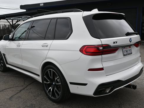Used 2022 BMW X7 xDrive40i w/ M Sport Package AWD/4WD image 8