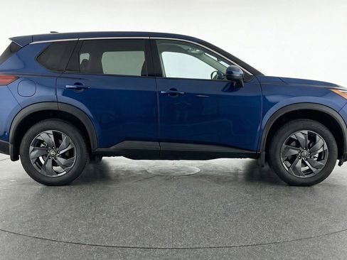 Used 2025 Nissan Rogue SV image 11