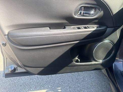 Used 2022 Honda HR-V EX-L image 9