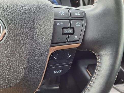 Used 2024 Toyota Crown Limited image 25