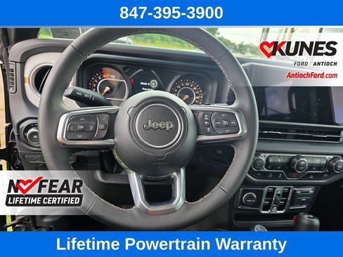 Used 2025 Jeep Wrangler Unlimited Sahara AWD/4WD image 32