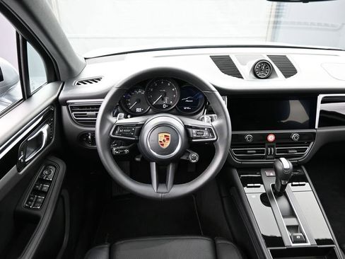 Certified 2026 Porsche Macan AWD/4WD image 17
