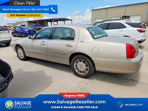 Used 2011 Lincoln Town Car Signature Limited RWD image 3