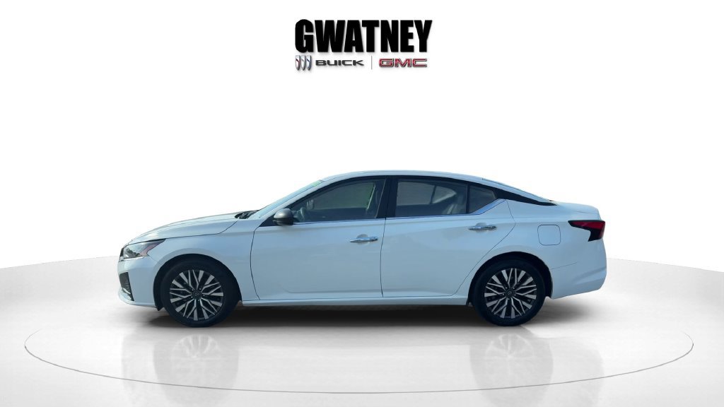 Used 2025 Nissan Altima 2.5 SV FWD image 6
